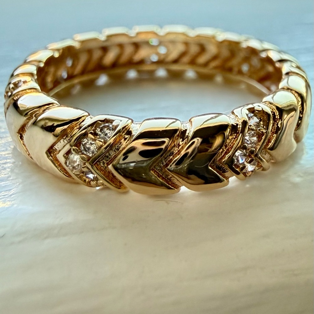 NWT Pretty Bird Jewelry Gold Chevron Diamond Accent Eternity Band size 6 - Picture 1 of 10